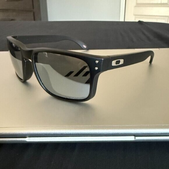 OO9102 Oakley Holbrook Matte Black Frame Prizm Polarized Reflective Silver Lens - Picture 1 of 8